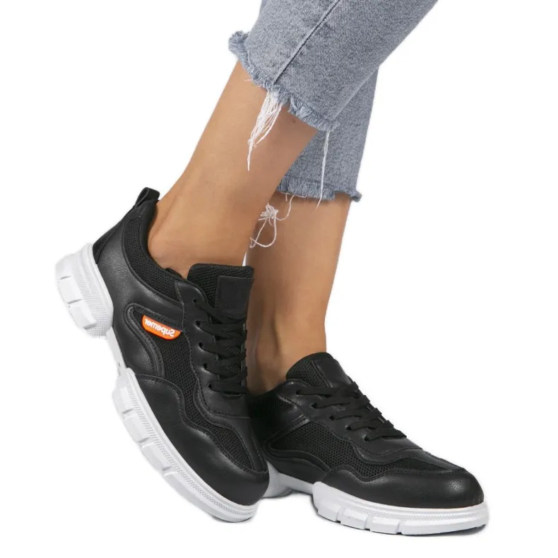 Zwarte modieuze sportschoenen C051
