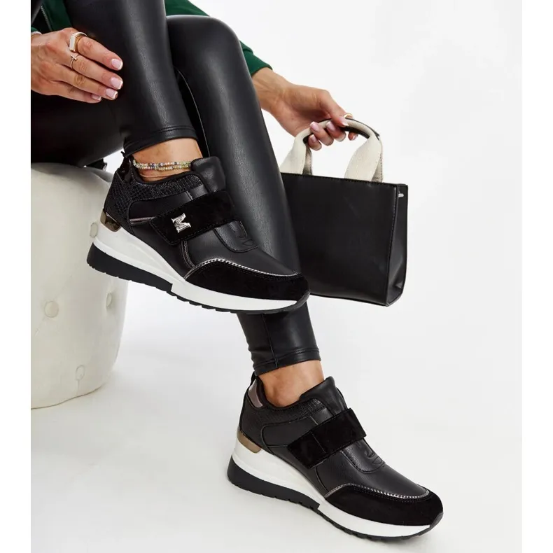 Zwarte wedge sneakers met Libuse klittenbandsluiting